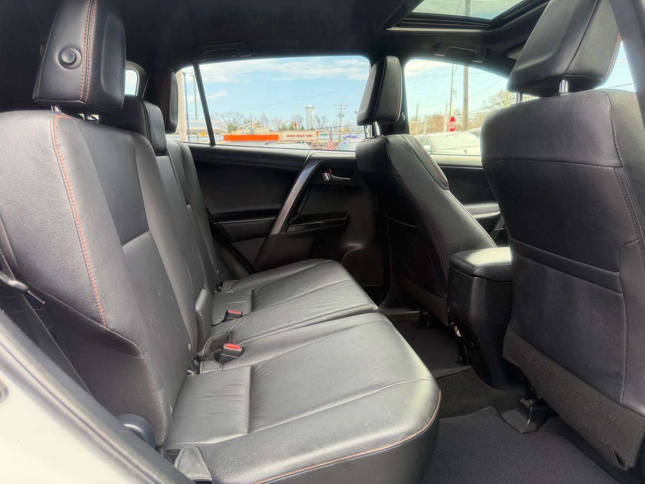 Used 2018 Toyota RAV4 SE w/ Power Extra Value Package AWD/4WD image 23