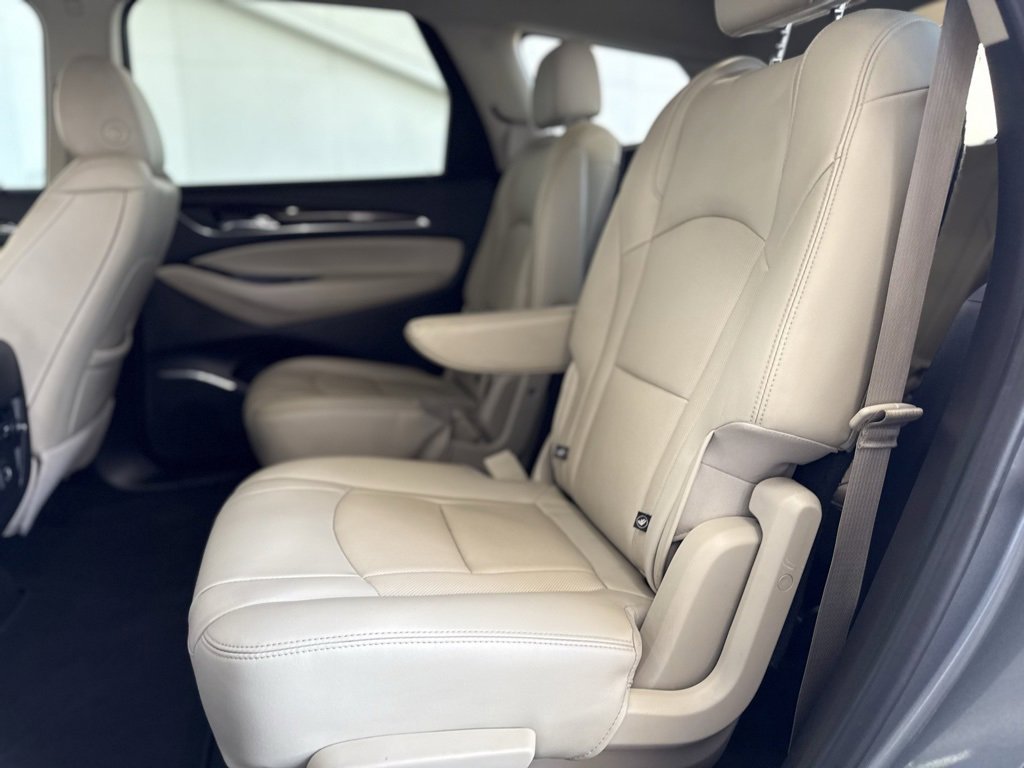 Used 2021 Buick Enclave Essence image 23