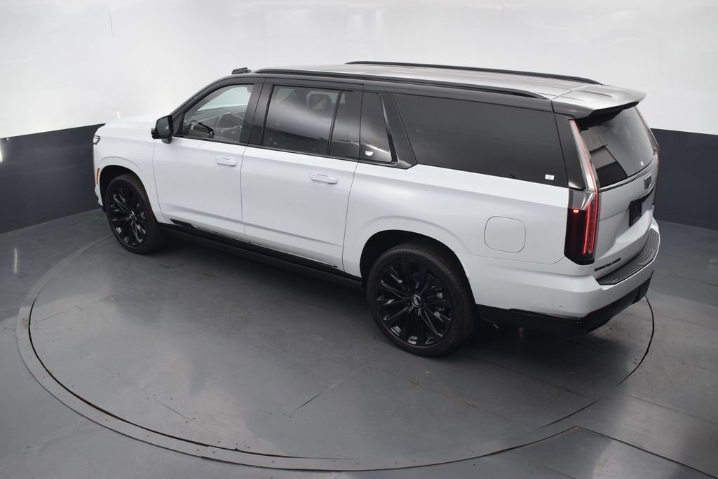 Certified 2026 Cadillac Escalade ESV Platinum Sport w/ LPO, ONYX Package AWD/4WD image 45