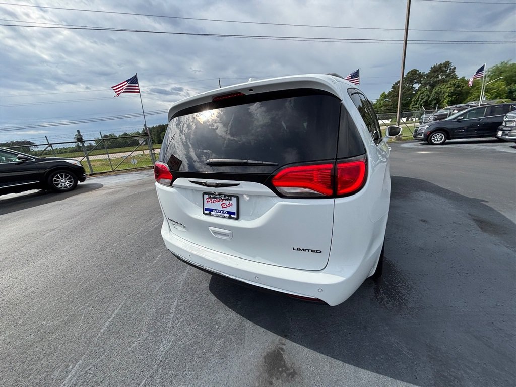 Used 2020 Chrysler Pacifica Limited w/ S Appearance Package FWD image 5