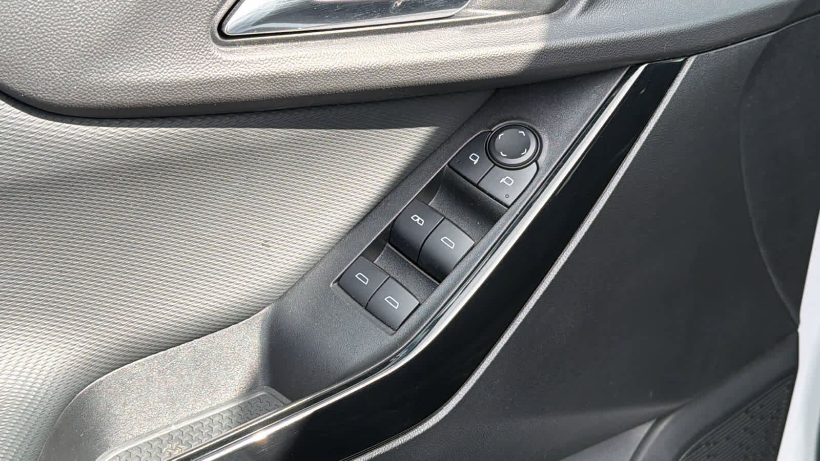 Used 2025 Chevrolet Equinox LT image 22