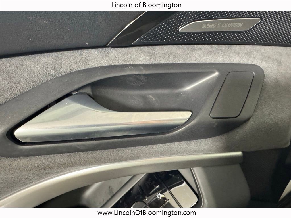 Used 2025 Audi SQ5 Prestige w/ Prestige Package image 38