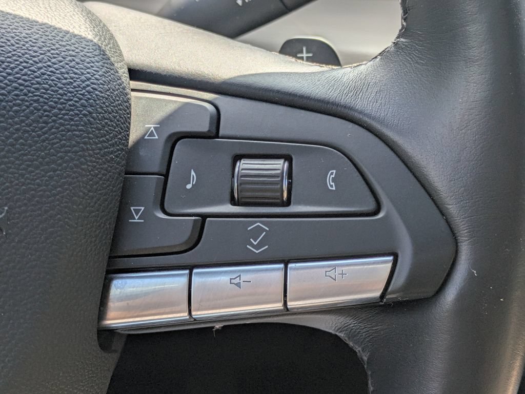 Used 2025 Cadillac XT4 Premium Luxury FWD image 25