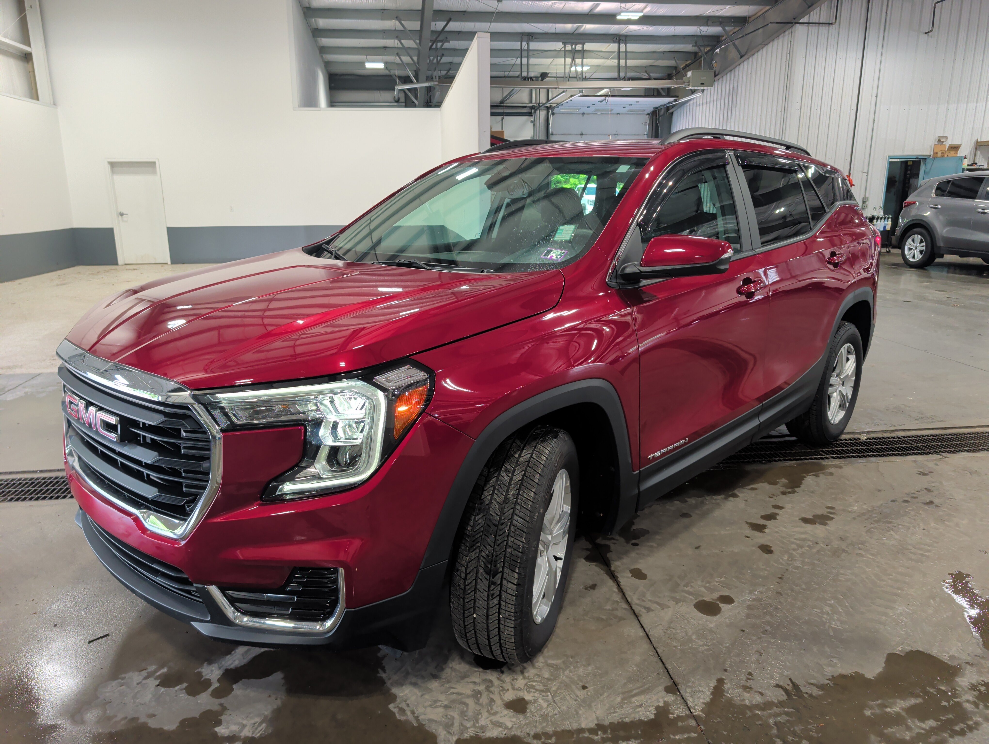Used 2024 GMC Terrain SLE w/ Driver Convenience Package AWD/4WD image 6