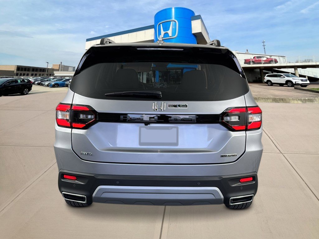 New 2025 Honda Pilot Touring image 4