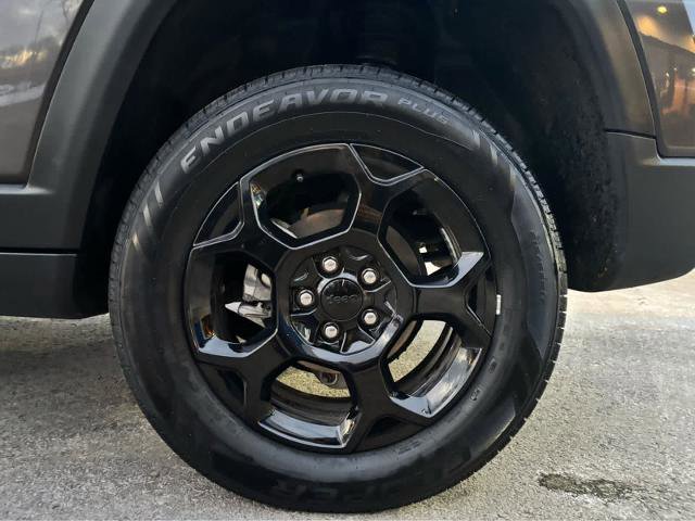 Used 2024 Jeep Compass Trailhawk image 4