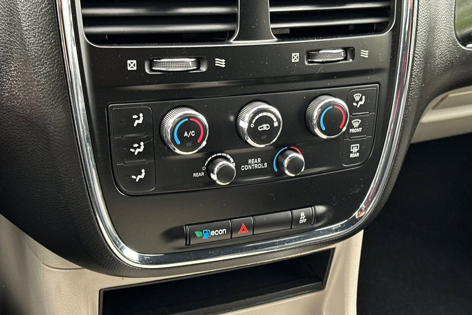 Used 2019 Dodge Grand Caravan SXT FWD image 20