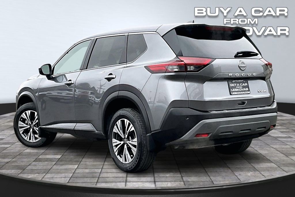Used 2023 Nissan Rogue SV image 2