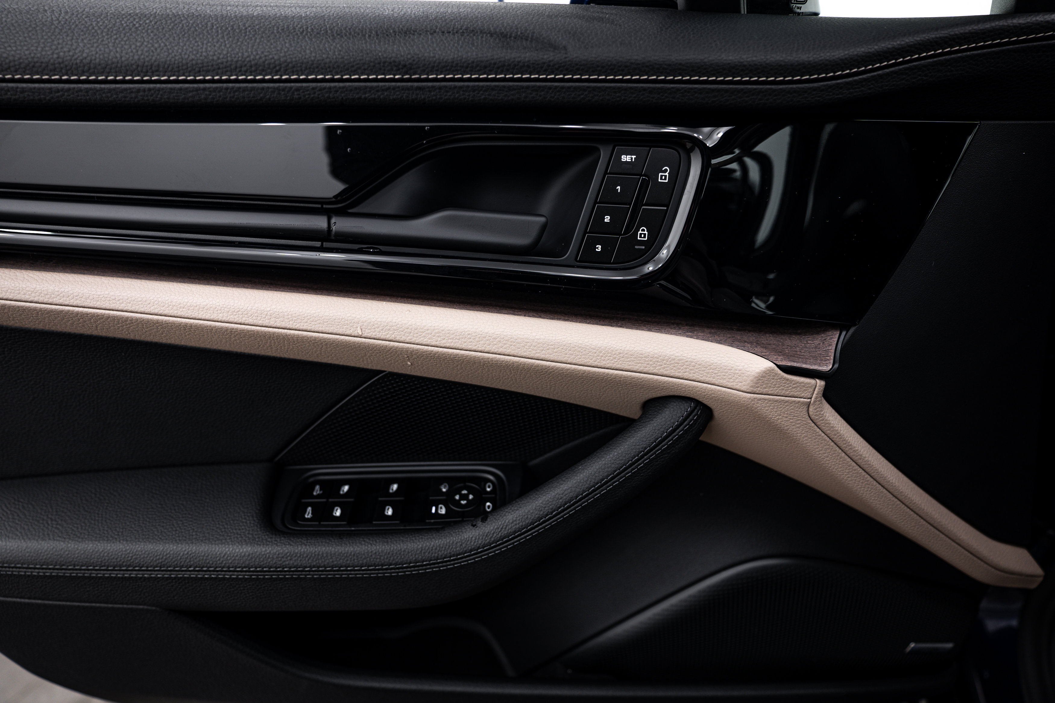 Certified 2026 Porsche Panamera 4 AWD/4WD image 17