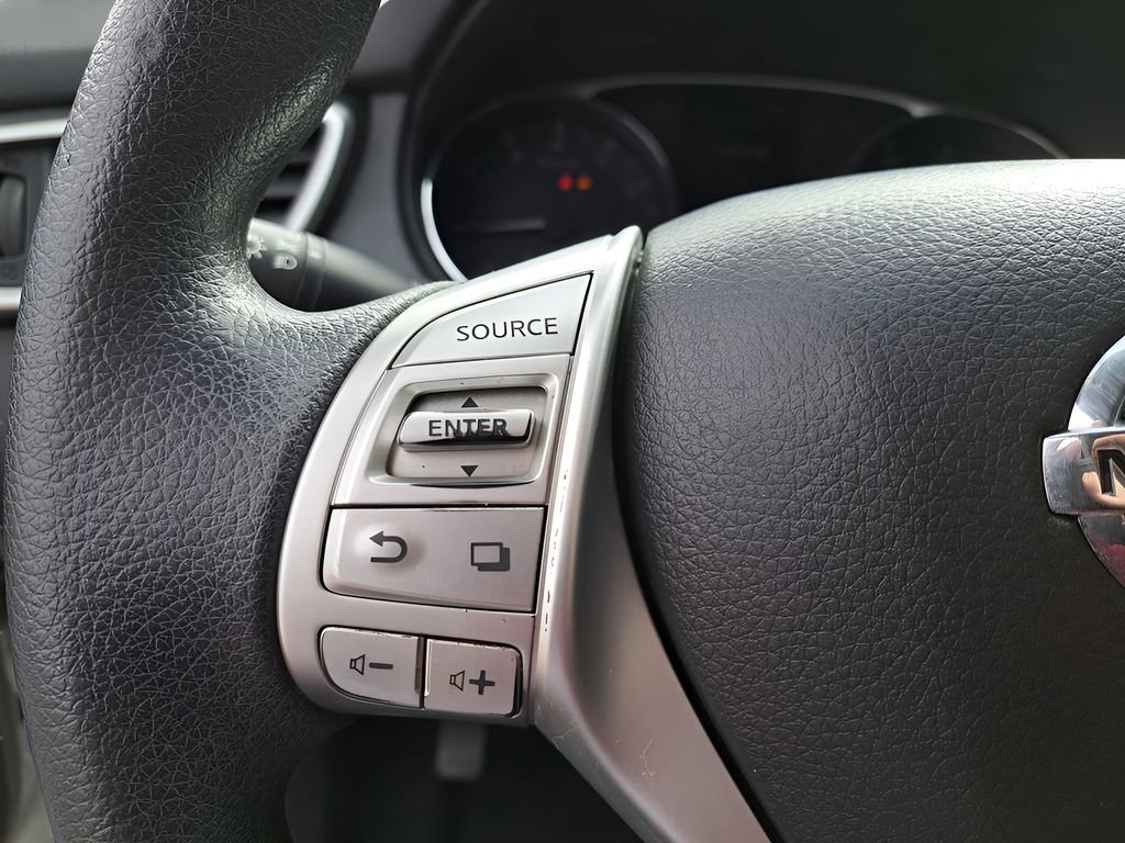 Used 2015 Nissan Rogue S image 17