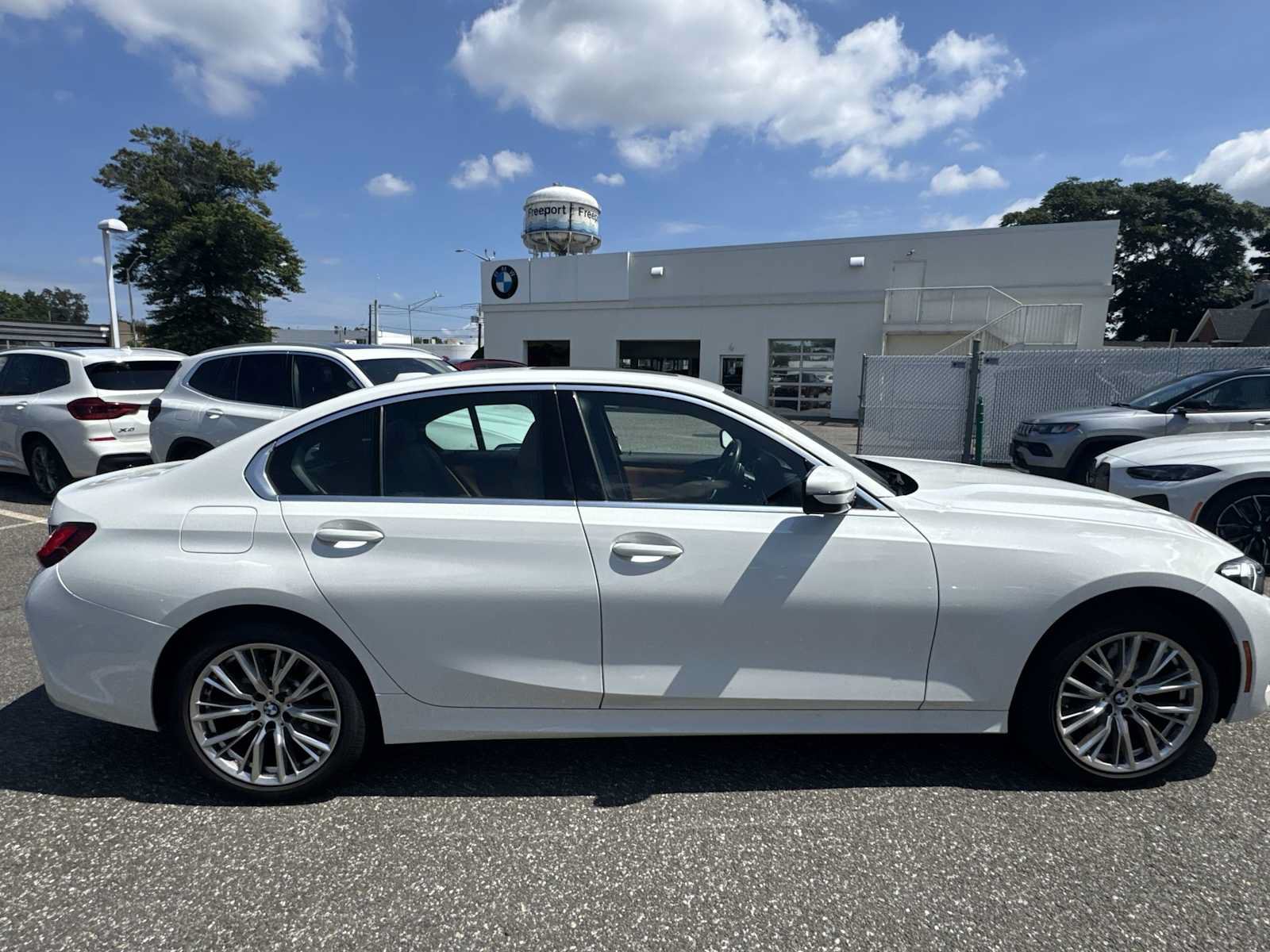 Used 2024 BMW 330i xDrive Sedan w/ Convenience Package AWD/4WD image 9