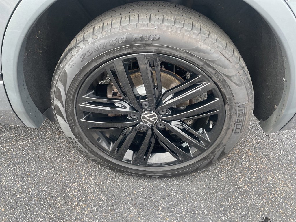 Used 2022 Volkswagen Tiguan SE R-Line image 4