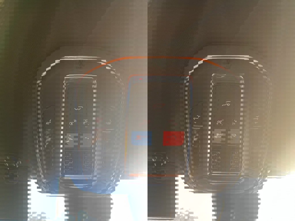 New 2025 Jeep Grand Cherokee Altitude image 33