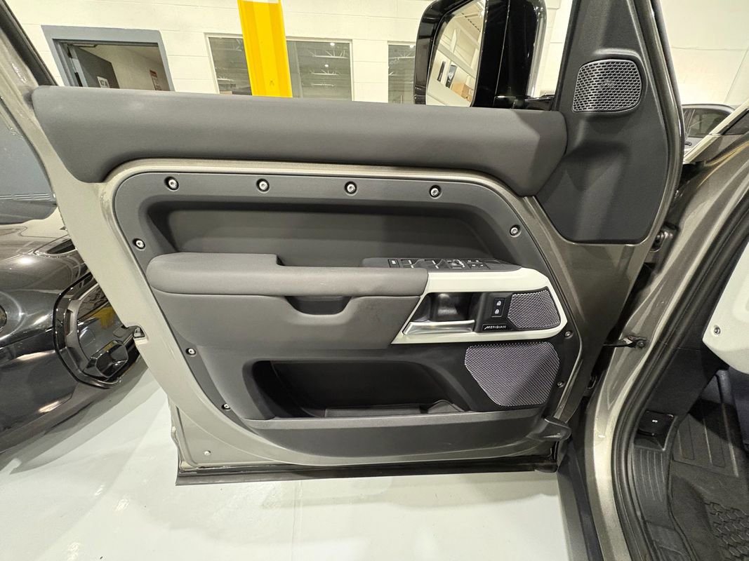 Used 2024 Land Rover Defender 110 S image 33