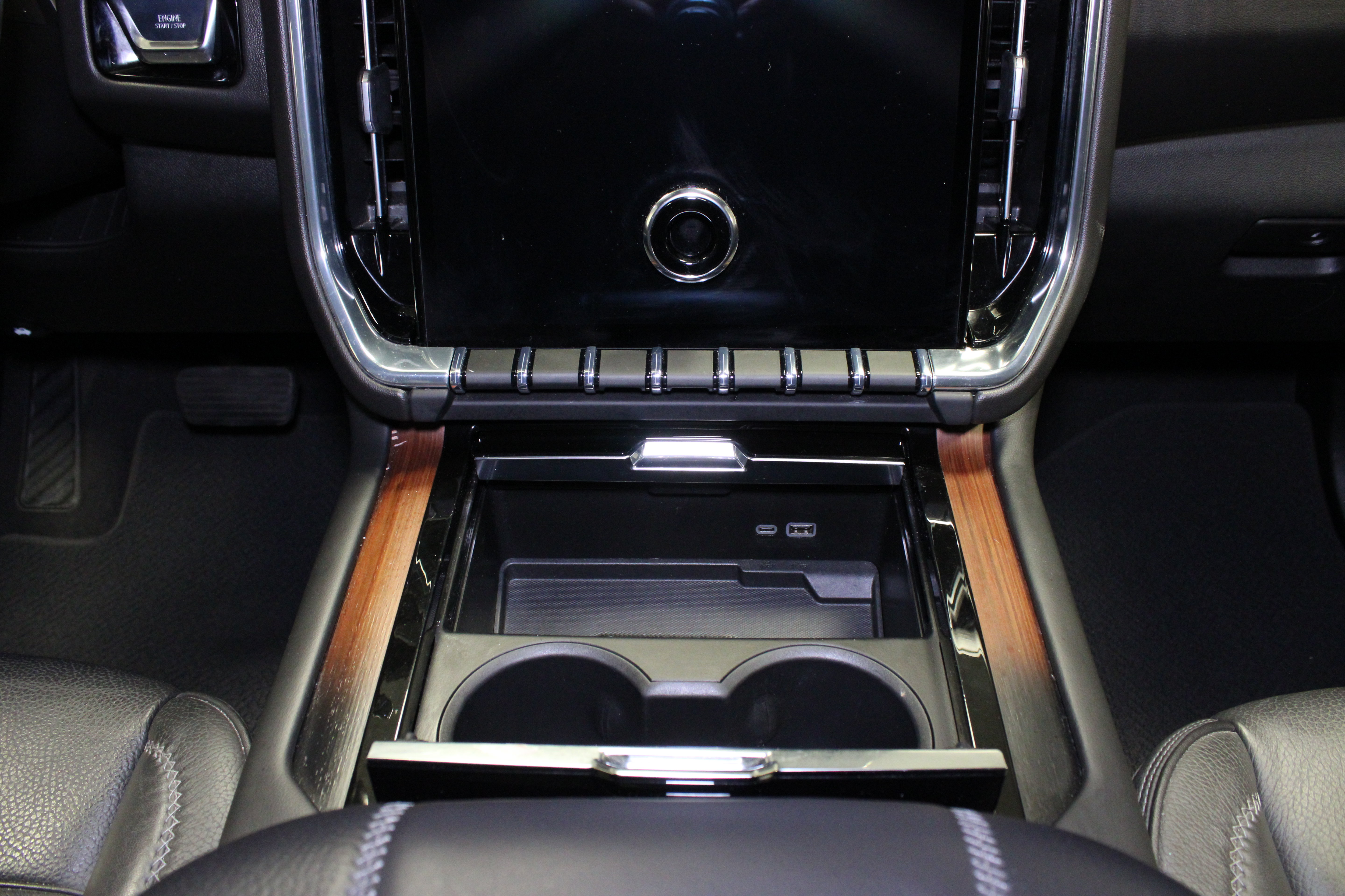 Used 2025 GMC Yukon Denali AWD/4WD image 22