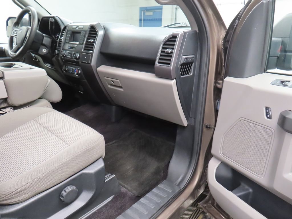 Used 2017 Ford F150 XLT AWD/4WD image 25