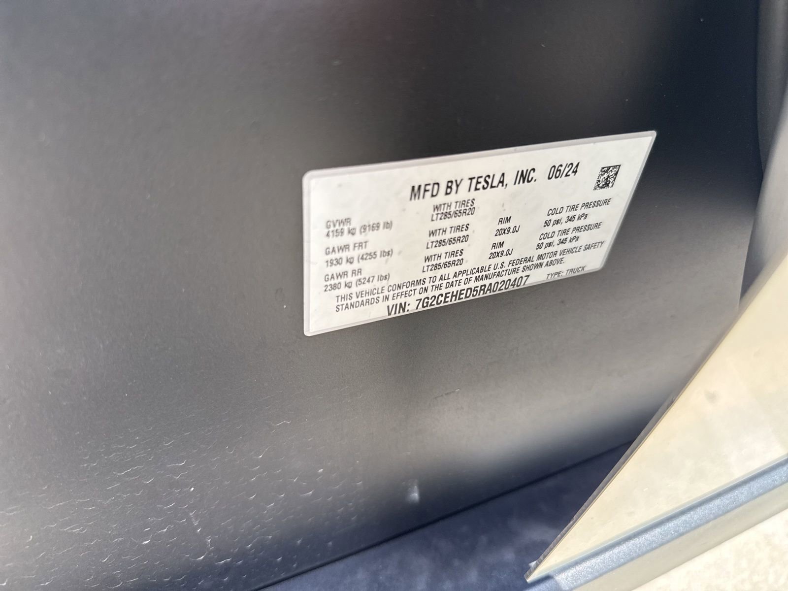 Used 2024 Tesla Cybertruck AWD Crew Cab image 10