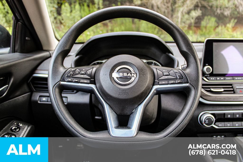 Used 2025 Nissan Altima 2.5 SV FWD image 24