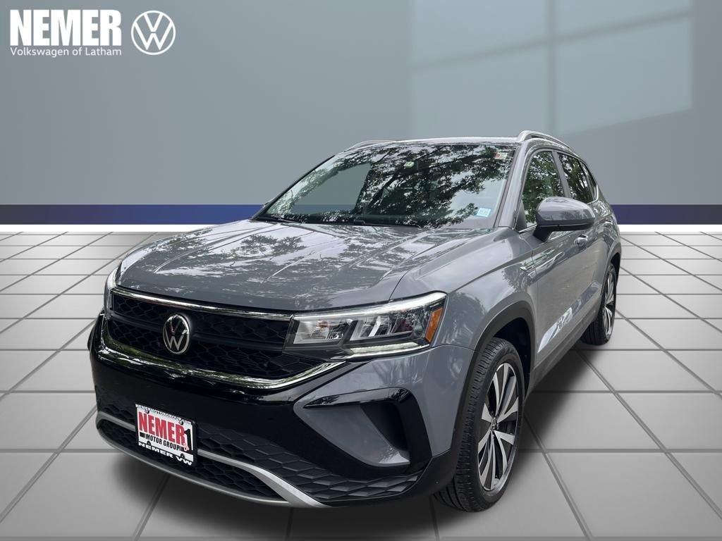 Certified 2022 Volkswagen Taos SE w/ Panoramic Sunroof Package