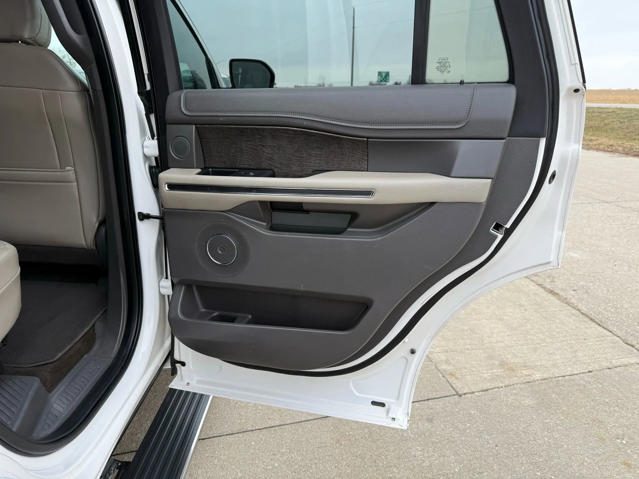 Used 2018 Ford Expedition Limited w/ Equipment Group 301A image 15