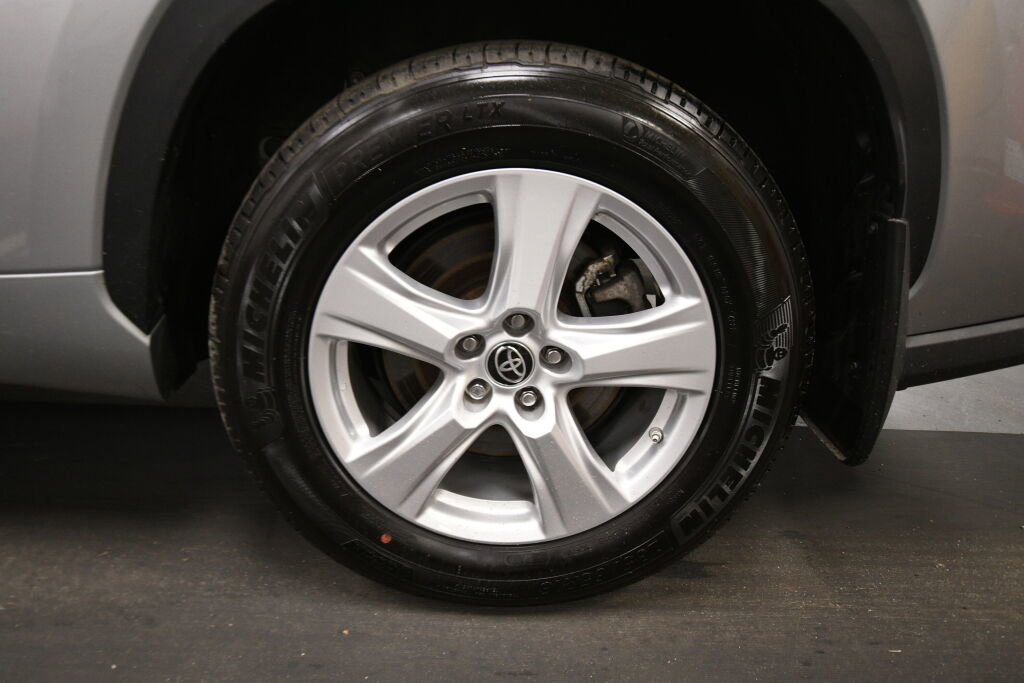 Used 2023 Toyota Highlander L FWD image 33