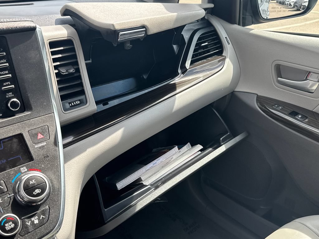 Used 2018 Toyota Sienna XLE Premium AWD/4WD image 28