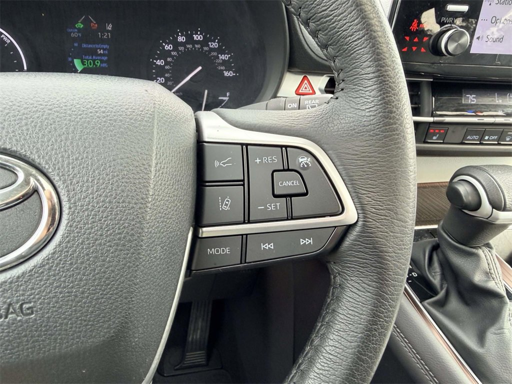 Certified 2024 Toyota Sienna XLE image 7