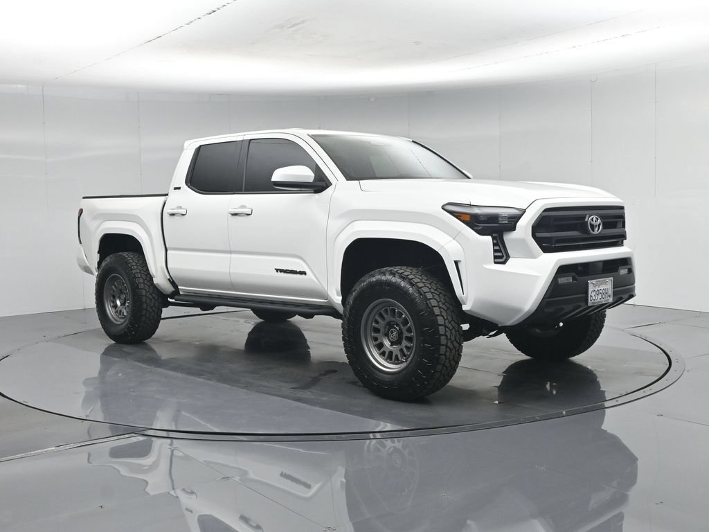 Used 2025 Toyota Tacoma SR5 AWD/4WD image 26