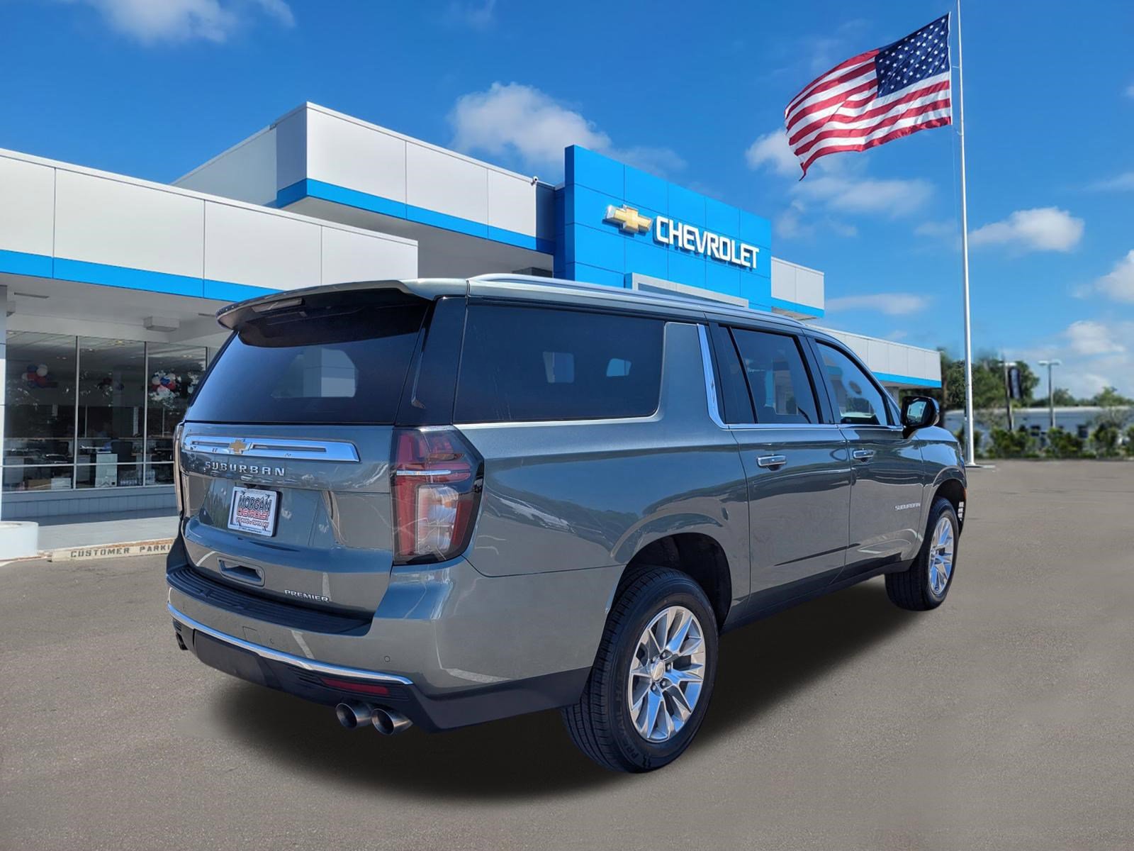 Used 2023 Chevrolet Suburban Premier image 4