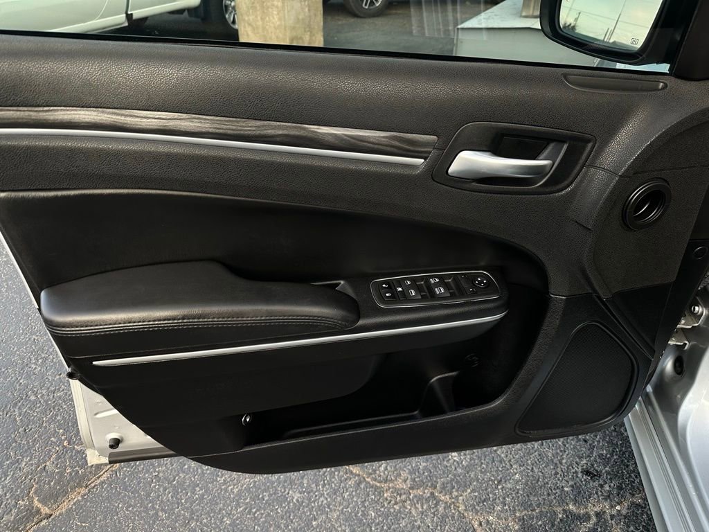 Used 2022 Chrysler 300 Touring L image 12