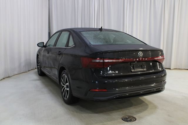Used 2025 Volkswagen Jetta SE w/ Sunroof Package image 26