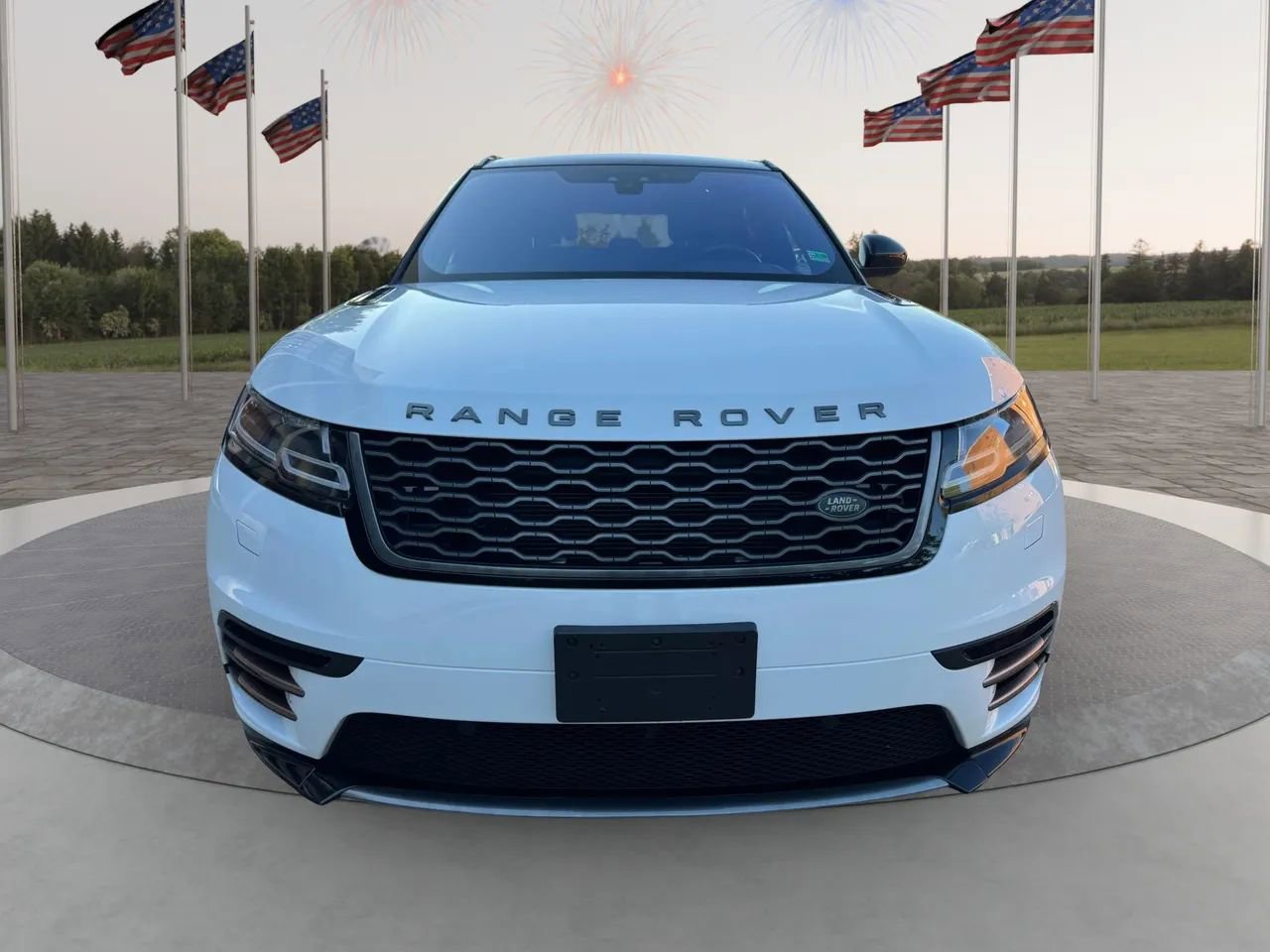 Used 2018 Land Rover Range Rover Velar R-Dynamic SE image 2