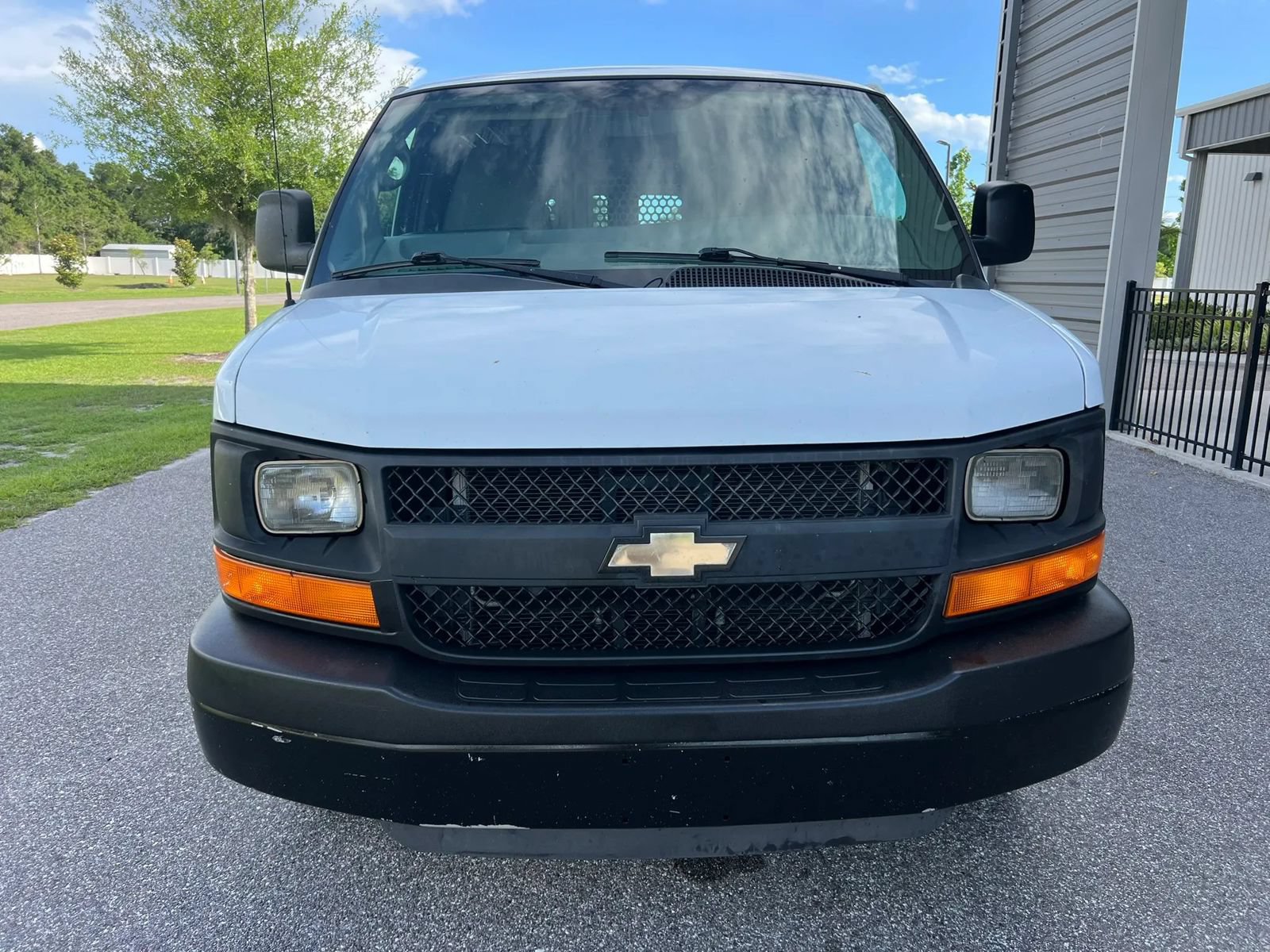 Used 2014 Chevrolet Express 2500 Extended RWD image 3