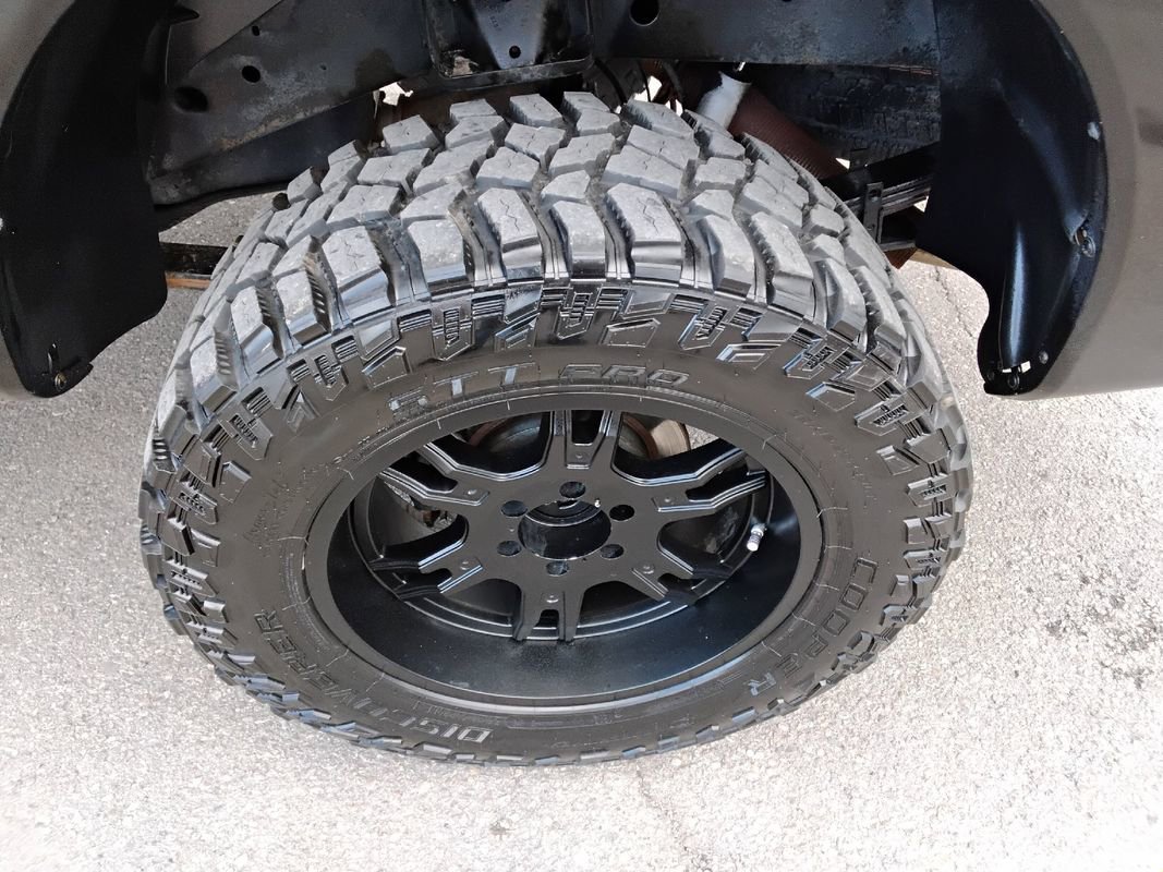 Used 2014 Nissan Titan SV w/ SV Value Truck Package image 20