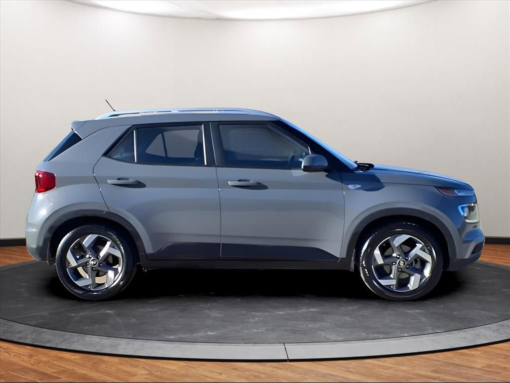 Used 2023 Hyundai Venue SEL image 2