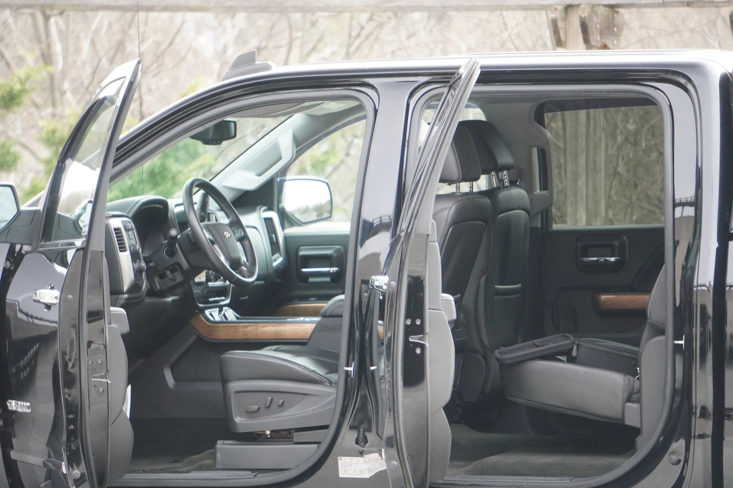 Used 2015 Chevrolet Silverado 1500 LTZ AWD/4WD image 17