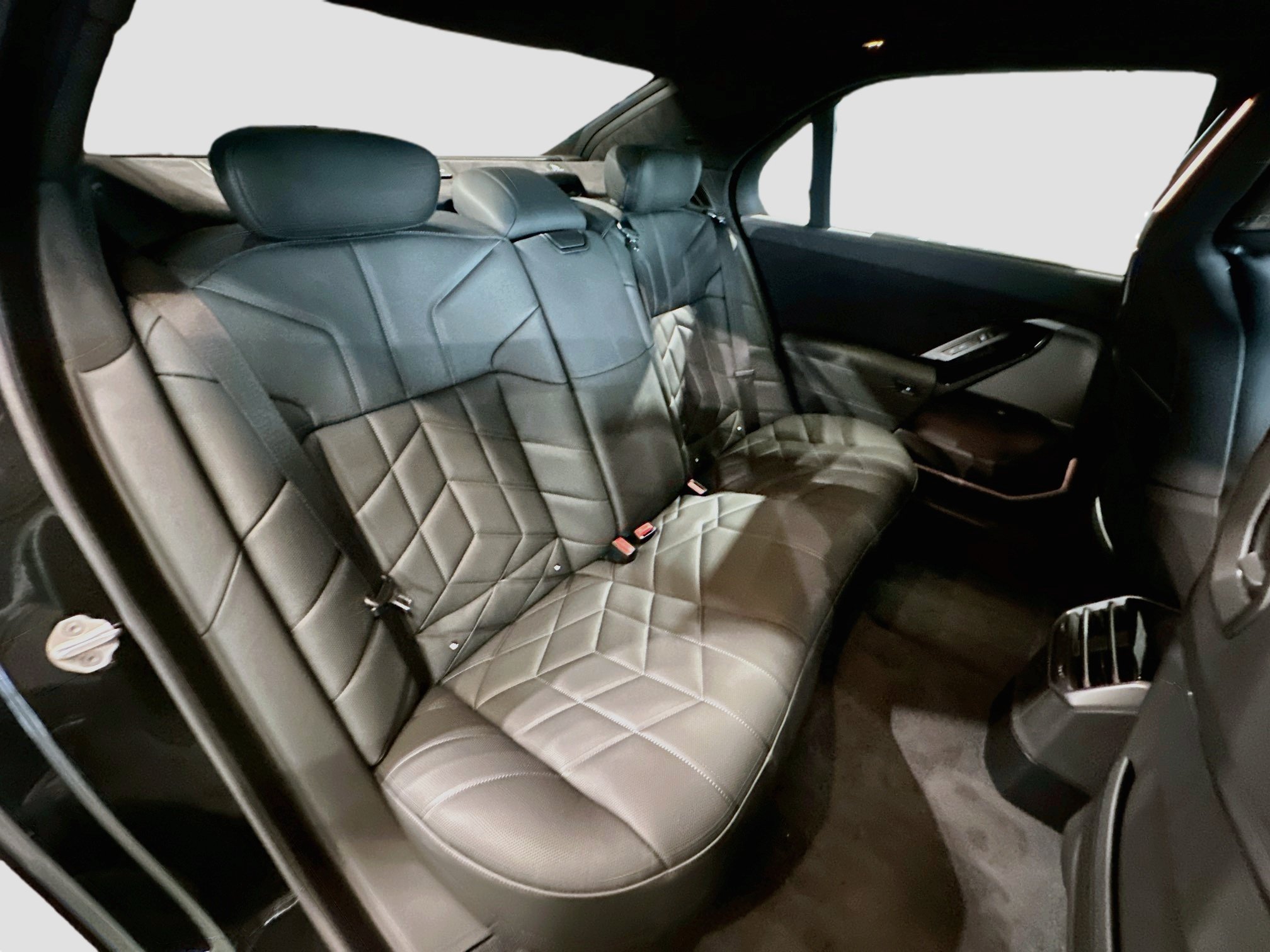 New 2027 BMW 740i w/ Executive Package RWD image 23
