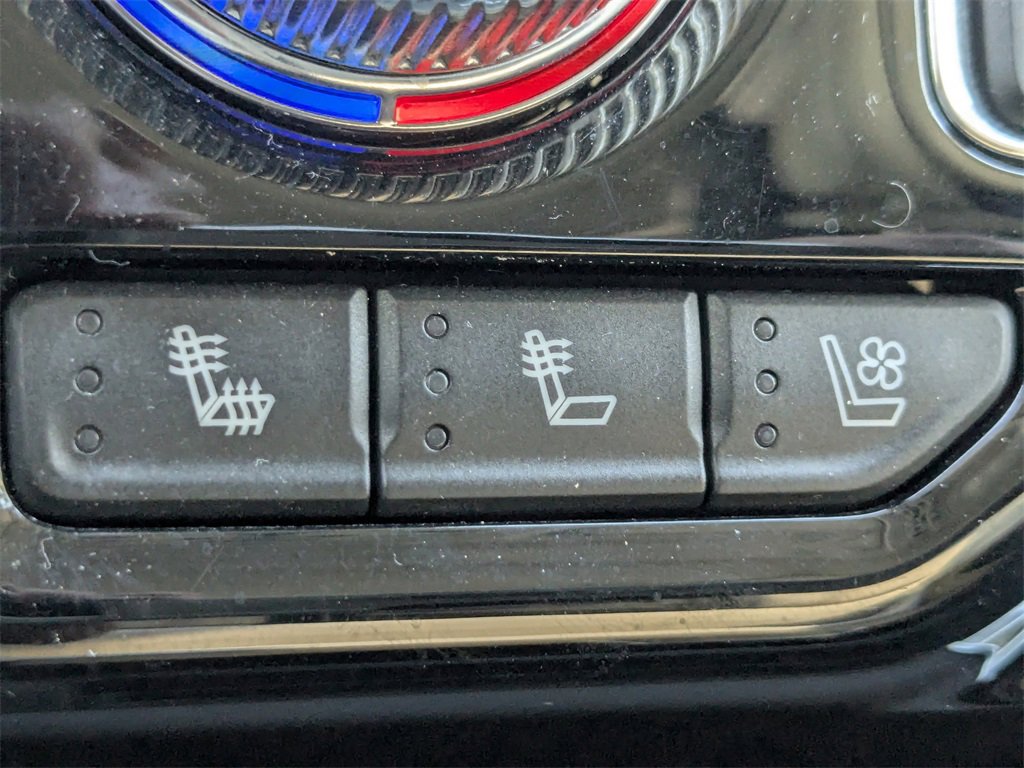 Used 2021 GMC Yukon Denali w/ Denali Premium Package image 25