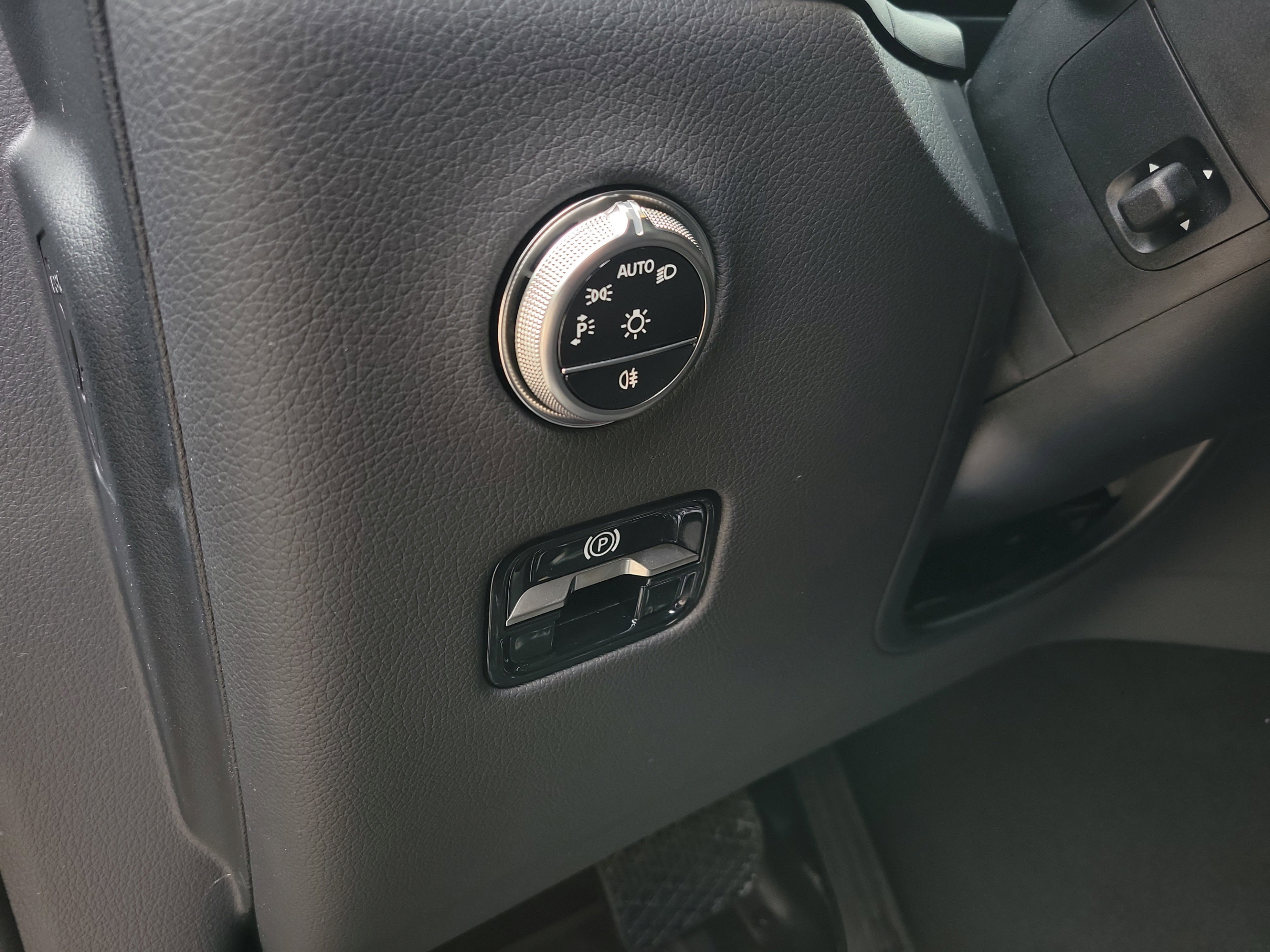 Certified 2026 Mercedes-Benz GLC 300 image 21