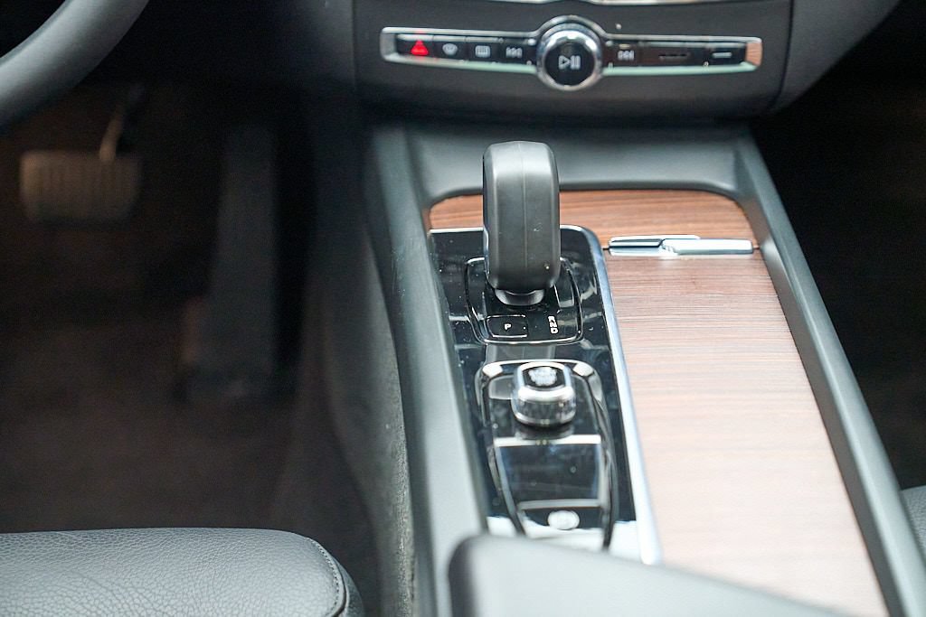 Certified 2023 Volvo XC60 B5 Plus AWD/4WD image 26