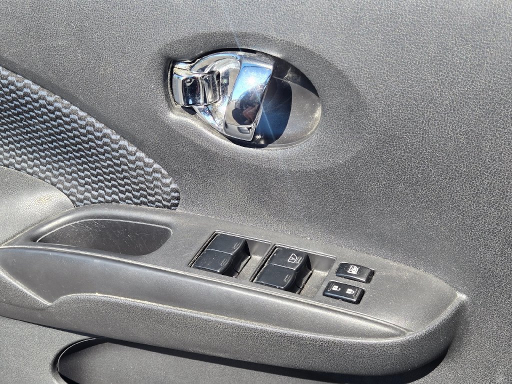 Used 2014 Nissan Versa Note SV w/ SL Package FWD image 18