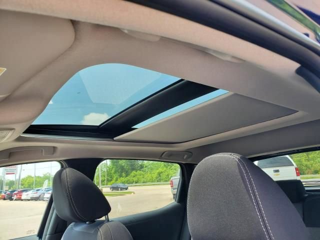 Used 2025 Nissan Kicks SV w/ SV Premium Package image 14