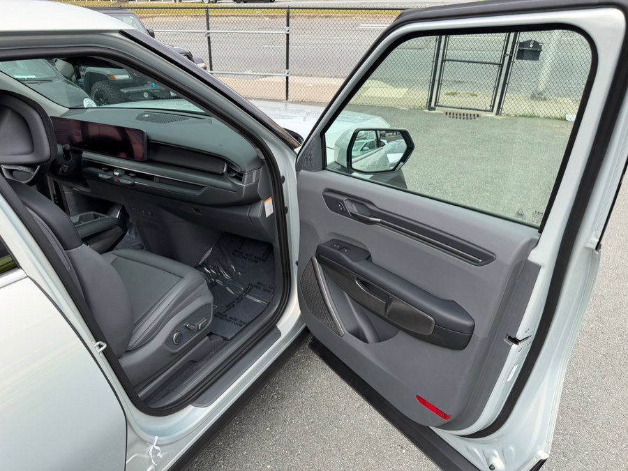 Used 2024 Kia EV9 Light Long Range RWD image 39
