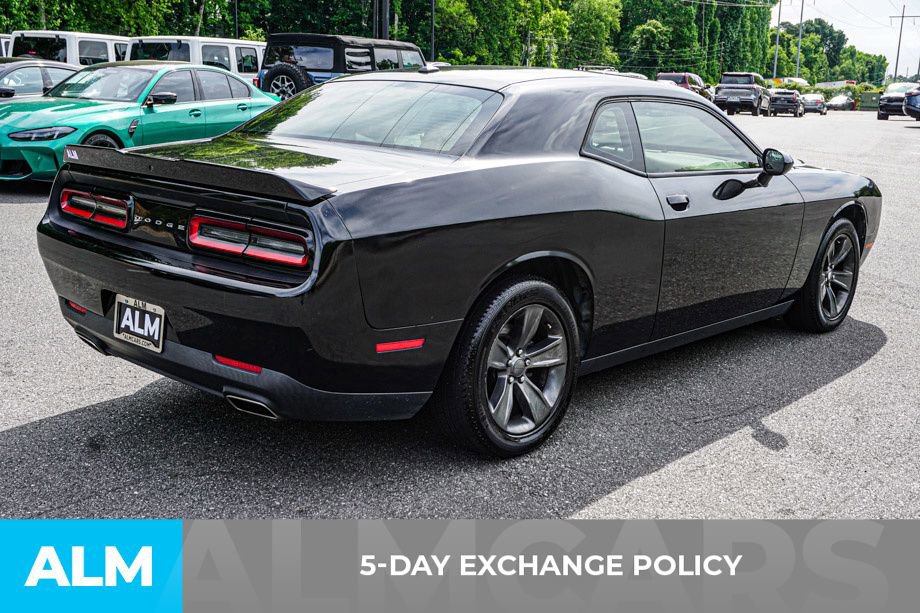 Used 2019 Dodge Challenger SXT RWD image 4