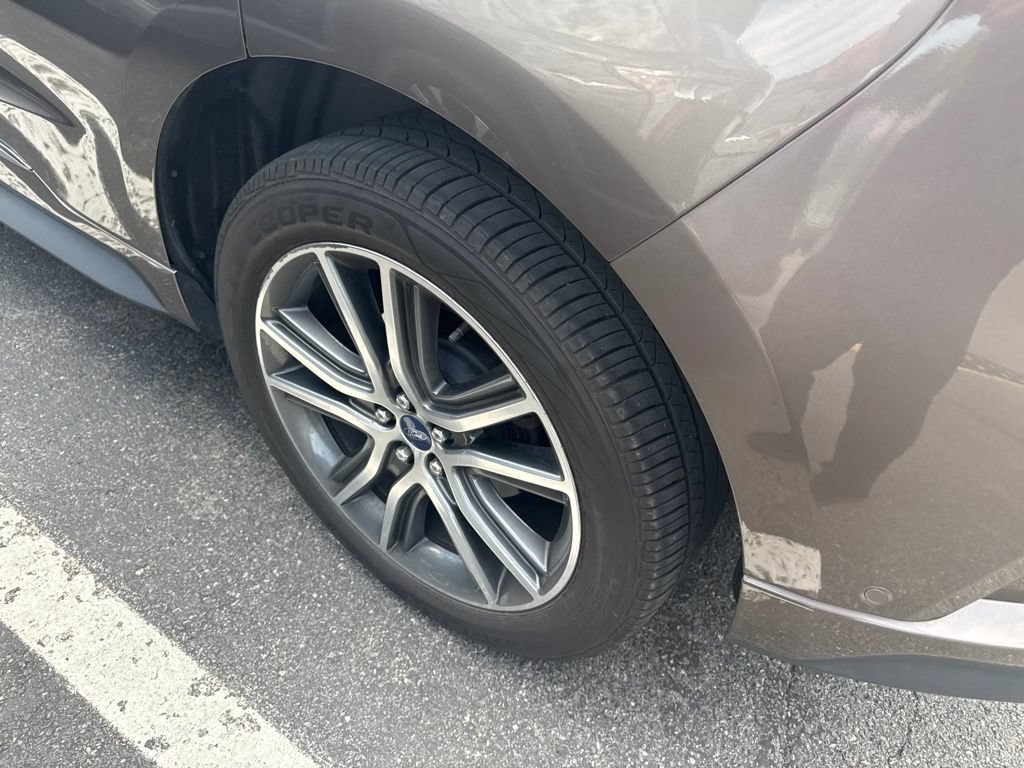 Used 2019 Ford Edge Titanium w/ Equipment Group 301A AWD/4WD image 9