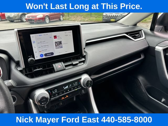 Used 2025 Toyota RAV4 XLE AWD/4WD image 35