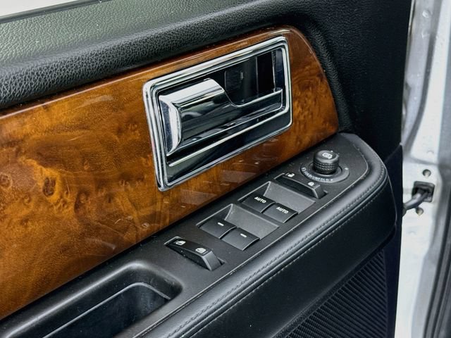 Used 2016 Lincoln Navigator Select AWD/4WD image 18