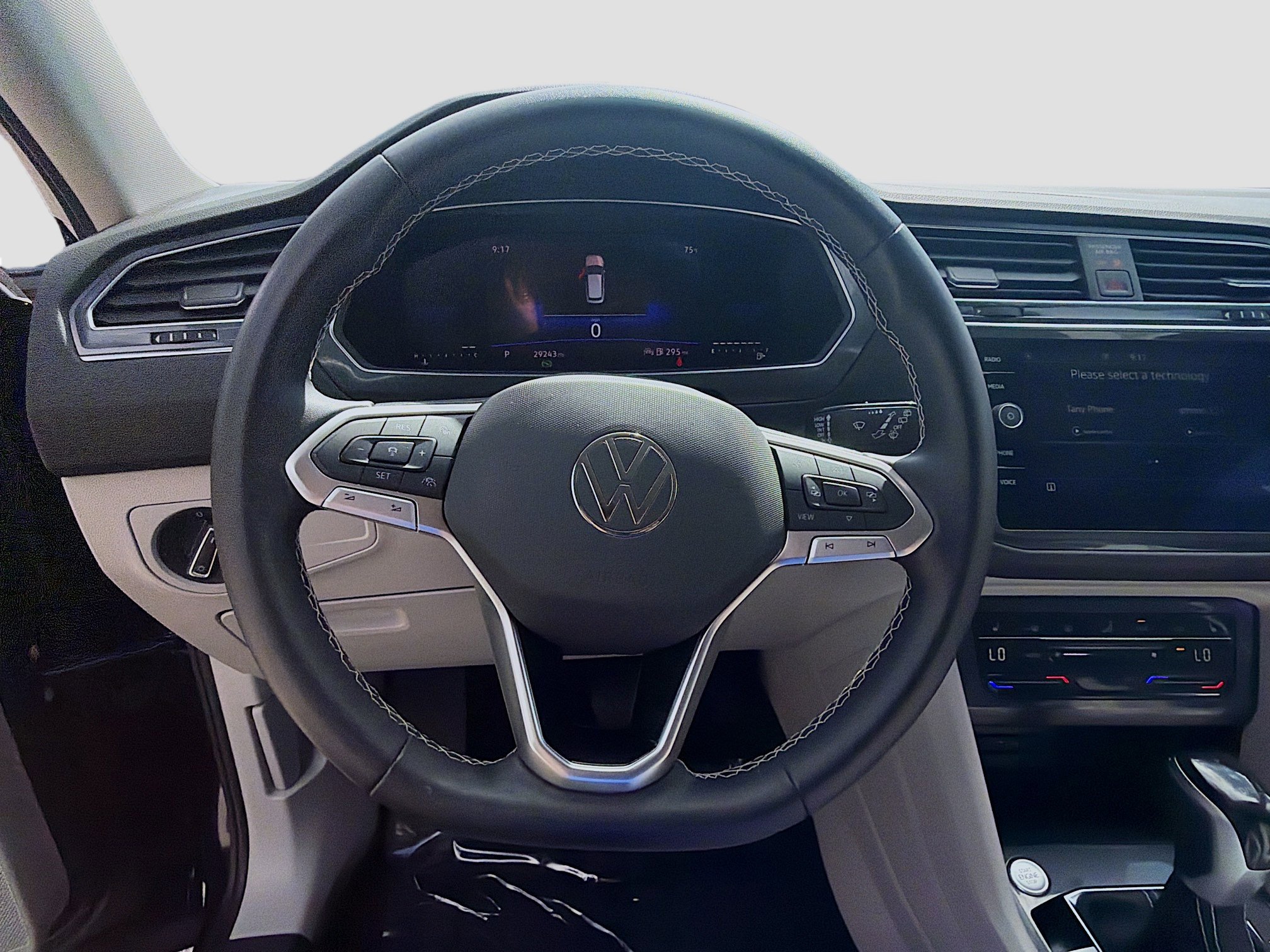 Used 2023 Volkswagen Tiguan SE FWD image 8