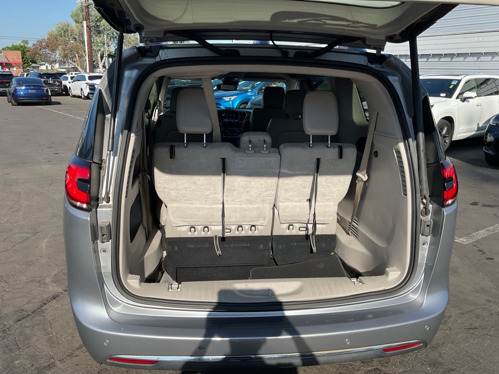 Used 2021 Chrysler Pacifica Touring-L FWD image 23