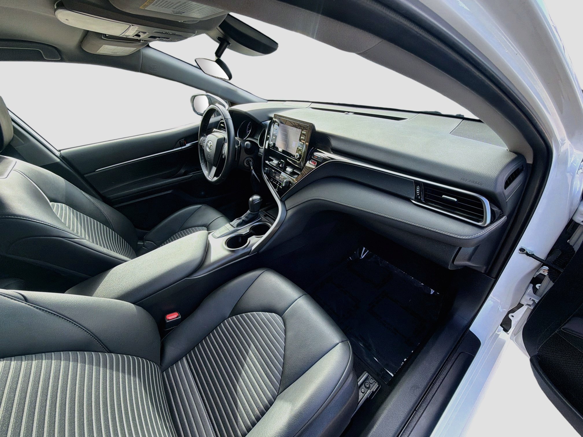 Used 2023 Toyota Camry SE FWD image 31
